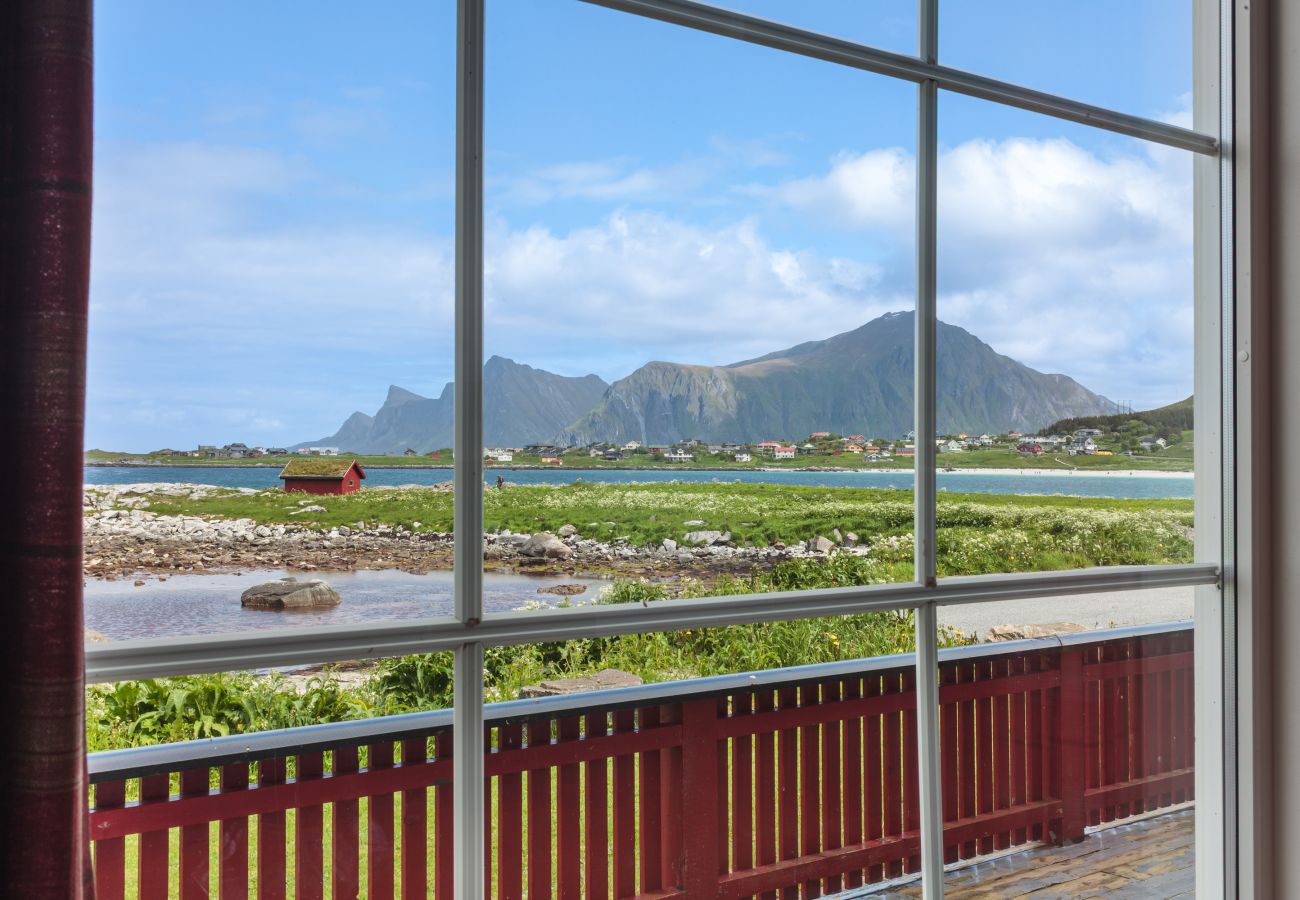 House in Flakstad - Polden, house by Ramberg Beach