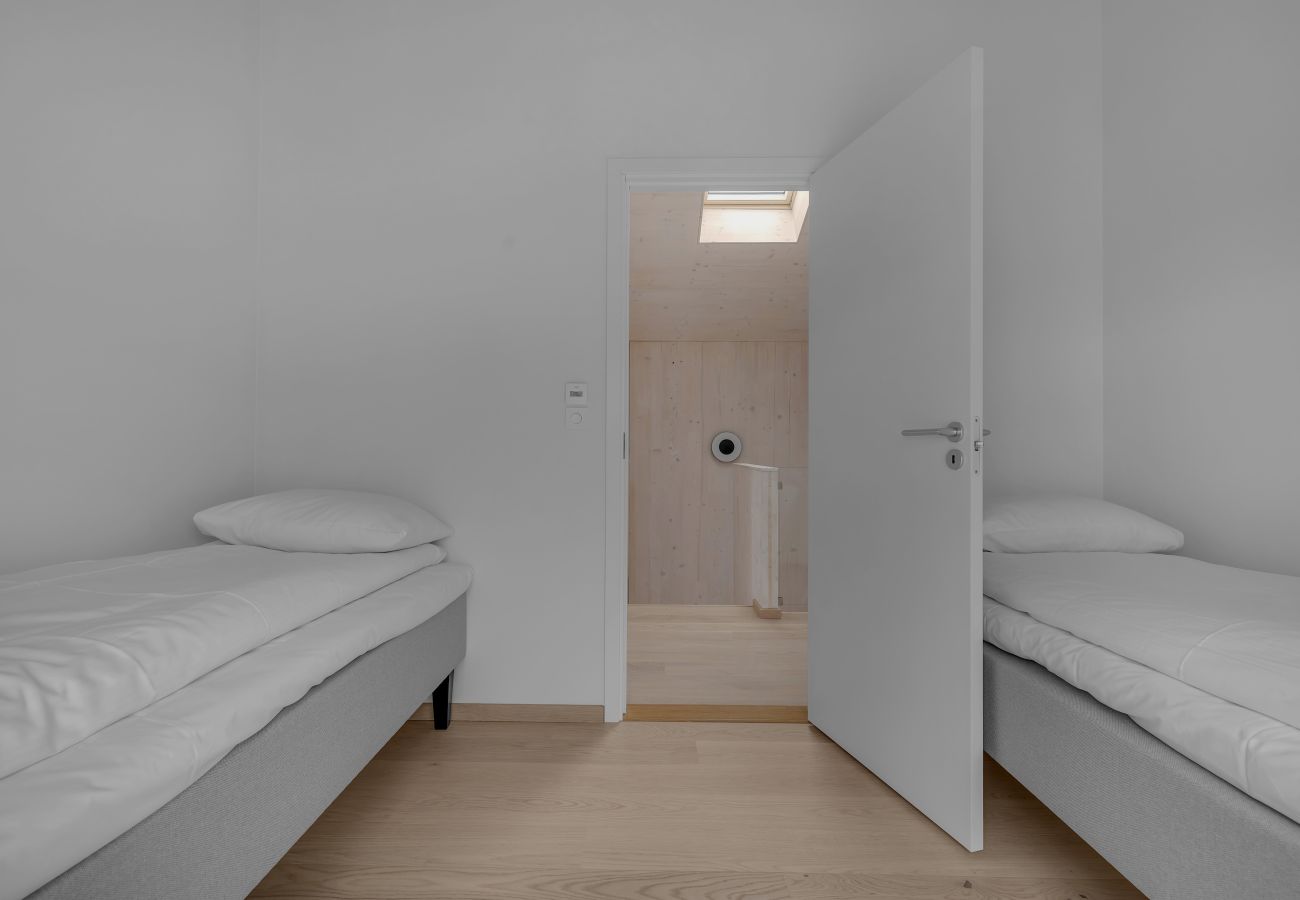 House in Tromsø - Pinewood Urban Red Lodge