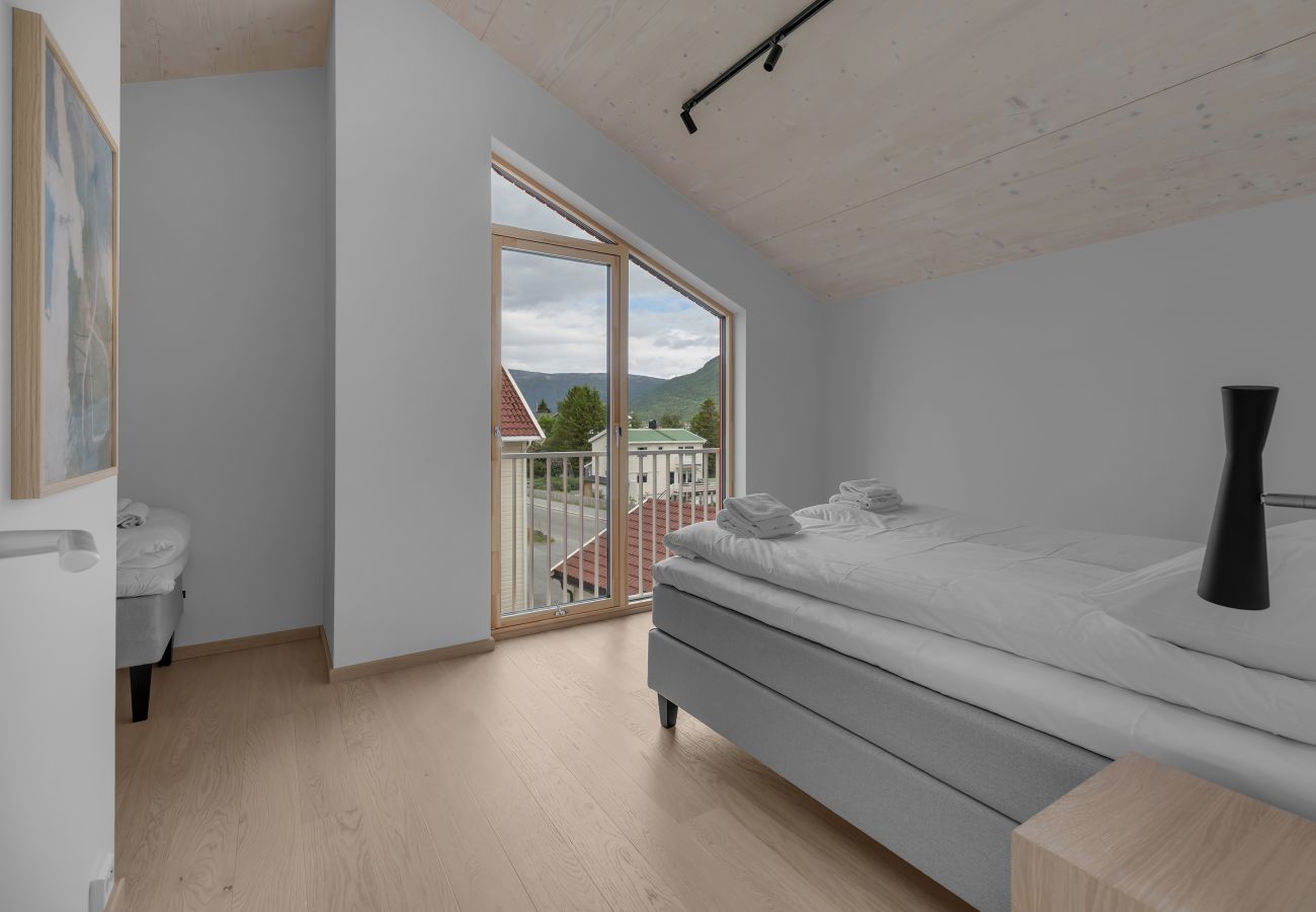 House in Tromsø - Pinewood Urban Red Lodge