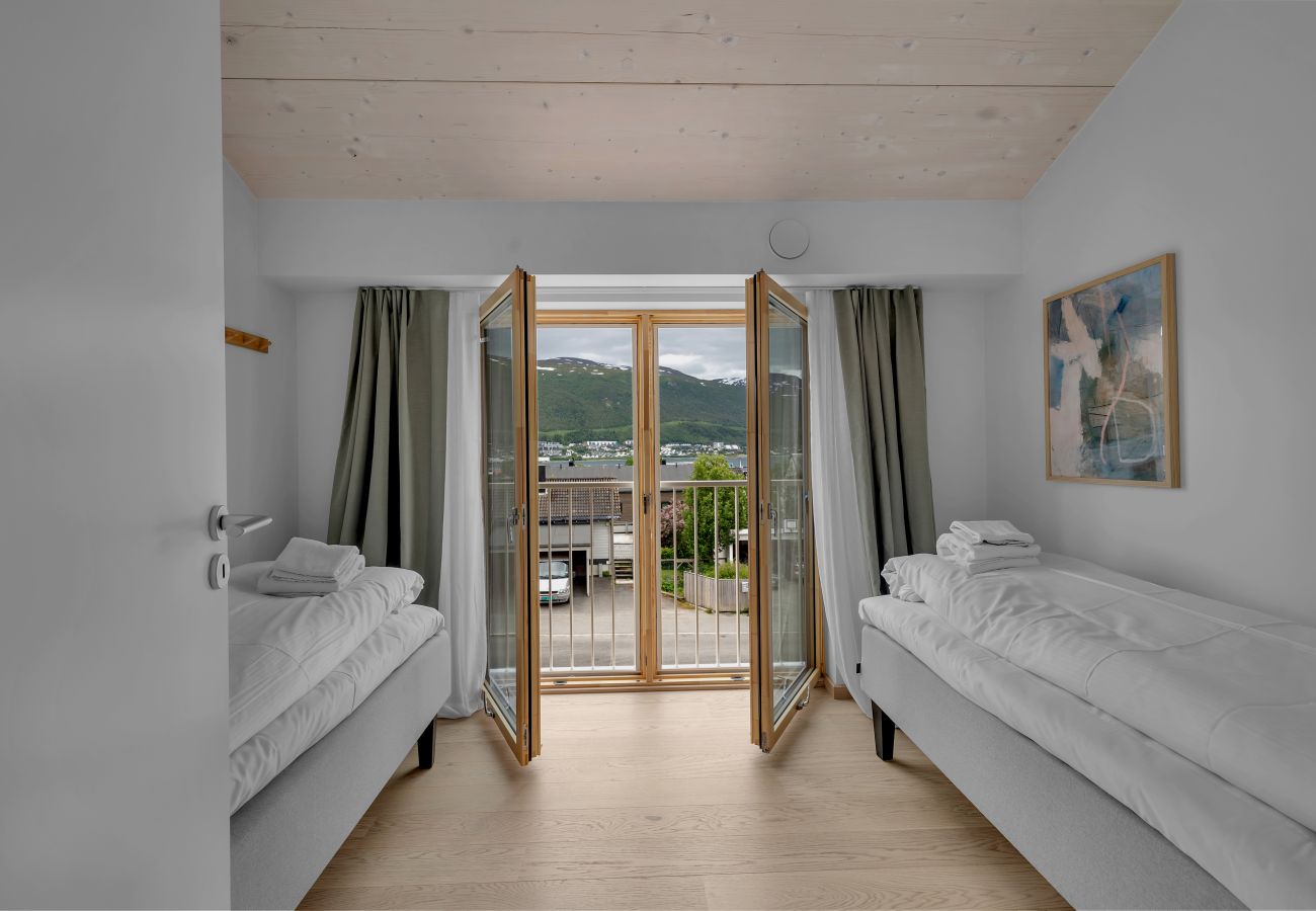 House in Tromsø - Pinewood Urban Red Lodge