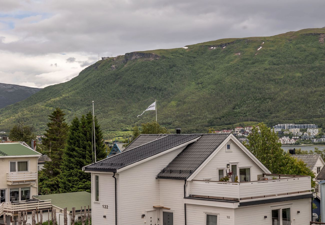 House in Tromsø - Pinewood Urban Red Lodge