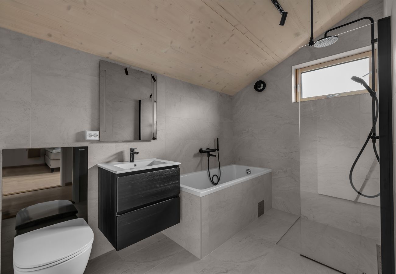 House in Tromsø - Pinewood Urban Green Lodge