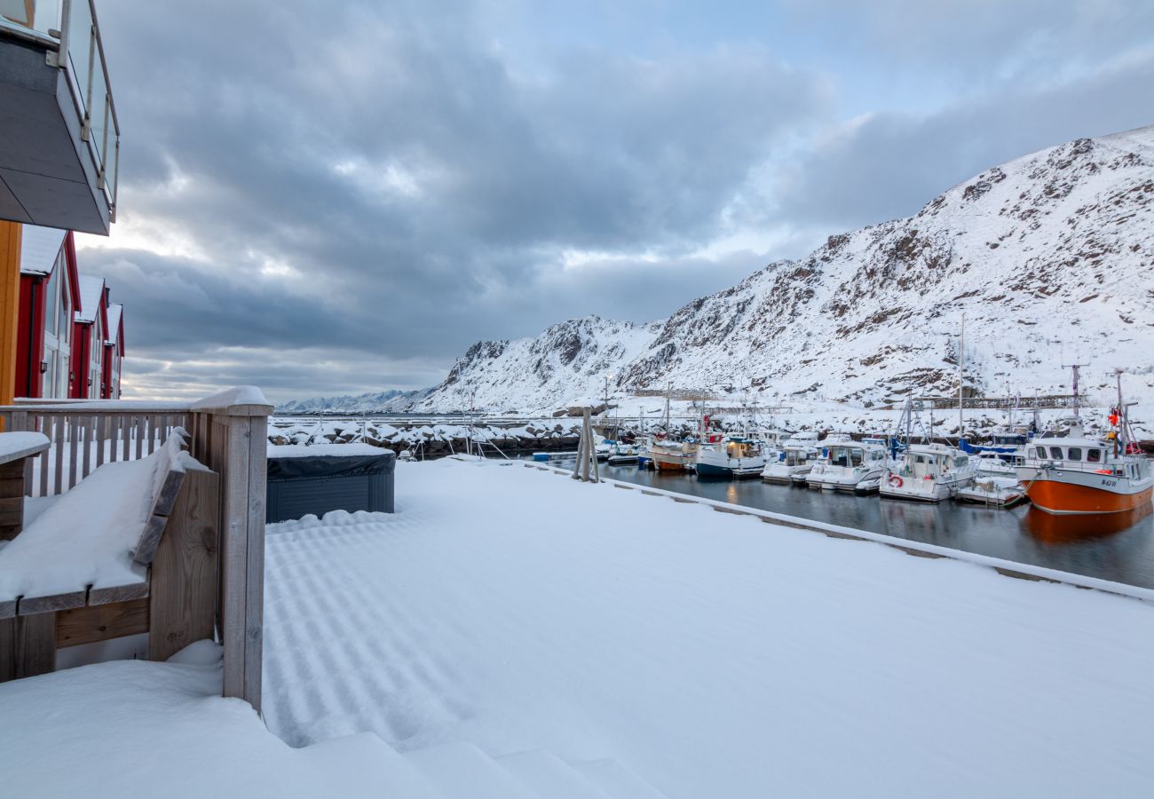 Apartment in Vestvågøy - Seaside apartment in Ballstad