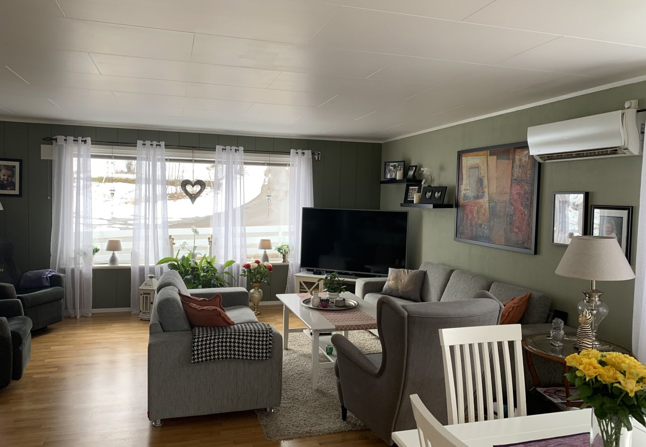 House in Senja - Fantastisk hus med sjøtomt i Gryllefjord