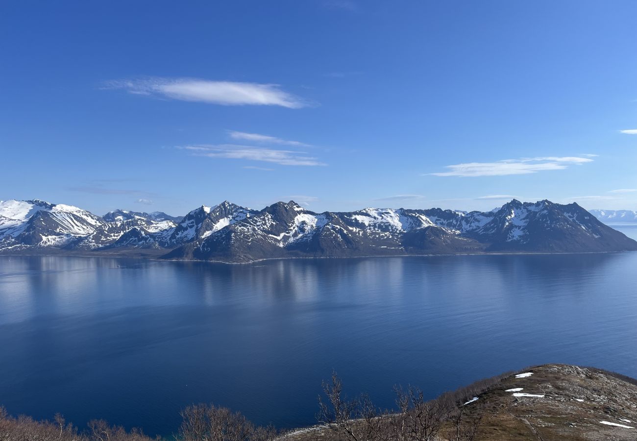 House in Senja - Fantastisk hus med sjøtomt i Gryllefjord