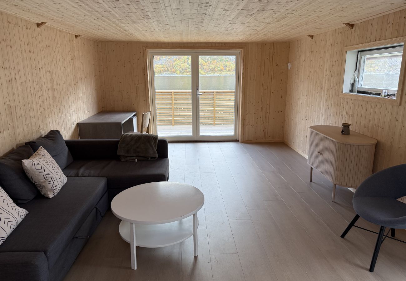 House in Senja - Fantastisk hus med sjøtomt i Gryllefjord