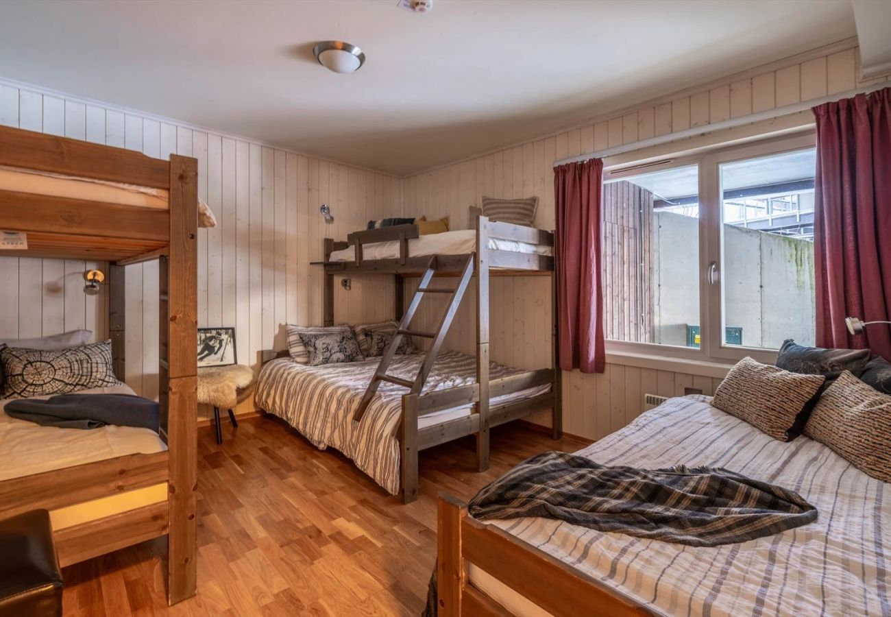Apartment in Hemsedal - Large Ski in/Ski out Apartment for Groups