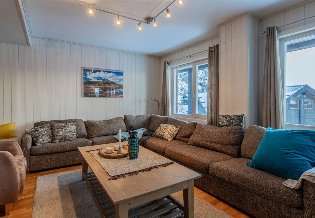 Apartment in Hemsedal - Large Ski in/Ski out Apartment for Groups