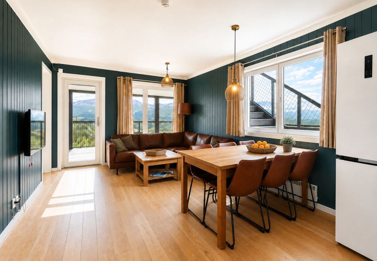 Apartment in Hemsedal - Family-Friendly Ski in/Ski out Retreat by Skarsnuten