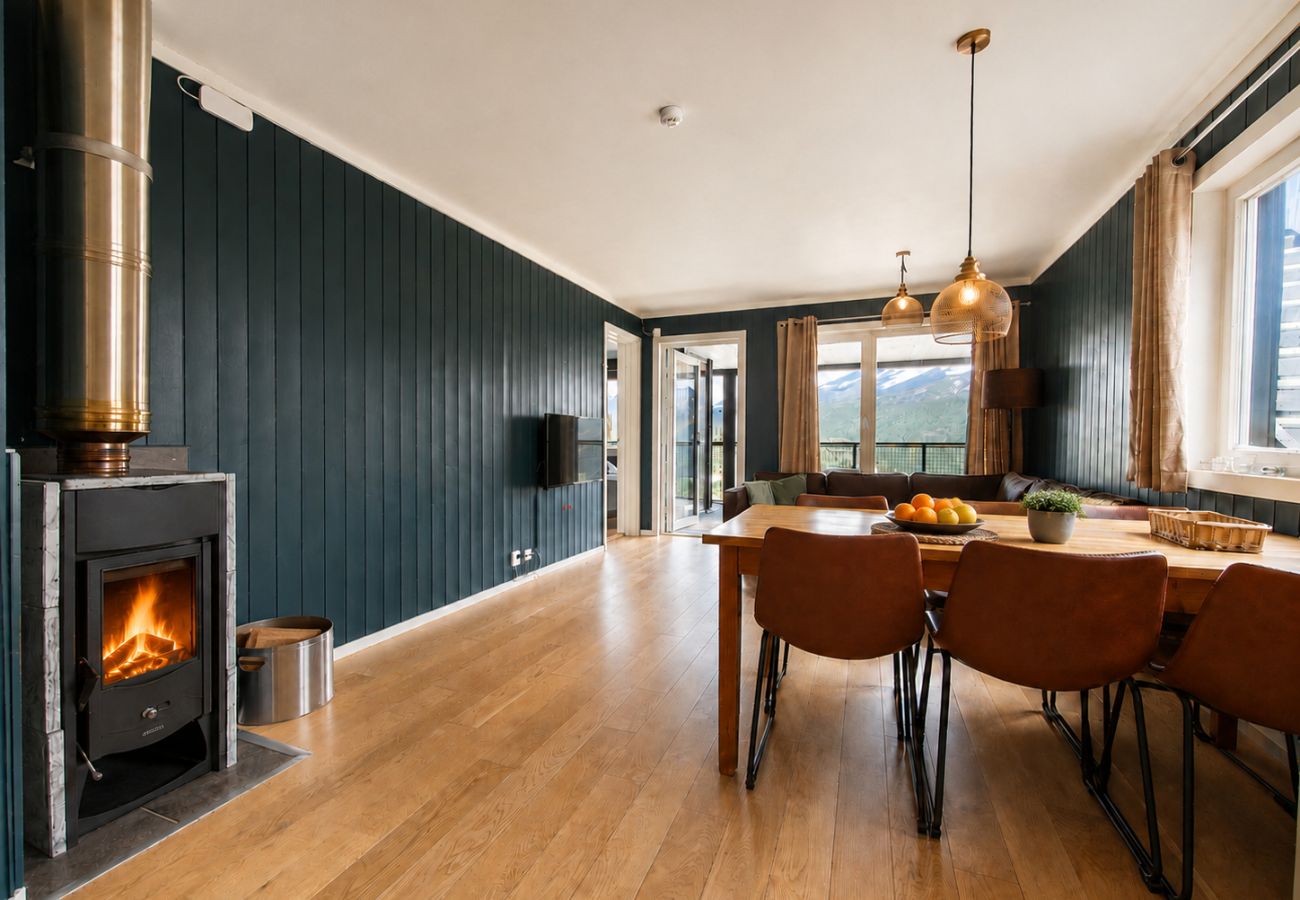 Apartment in Hemsedal - Family-Friendly Ski in/Ski out Retreat by Skarsnuten
