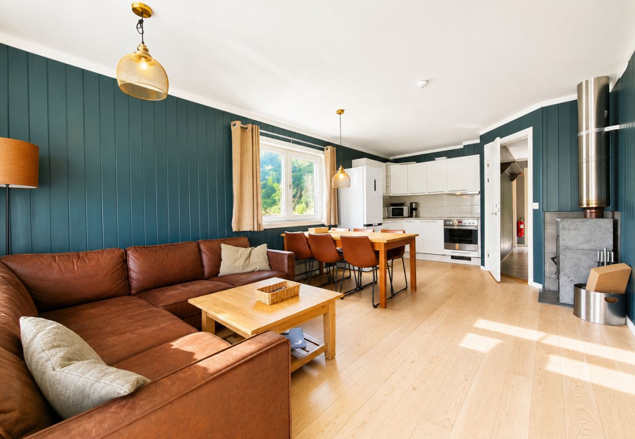 Apartment in Hemsedal - Family-Friendly Ski in/Ski out Retreat by Skarsnuten