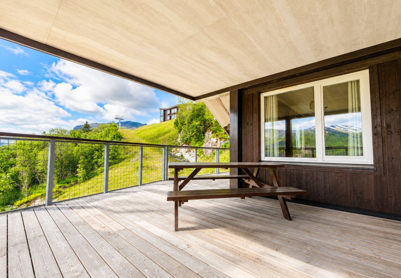 Apartment in Hemsedal - Family-Friendly Ski in/Ski out Retreat by Skarsnuten