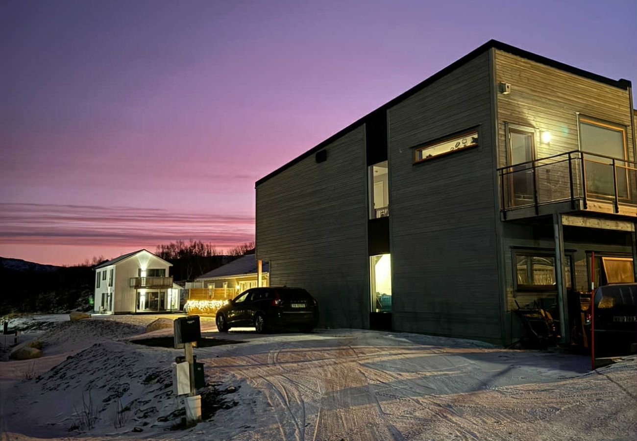 House in Leknes - Modern townhouse in Lofoten