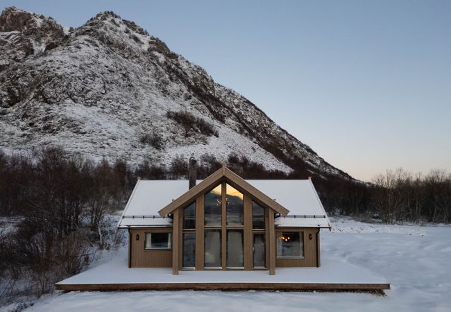Cottage in Vågan - Private Modern Hoven Lodge
