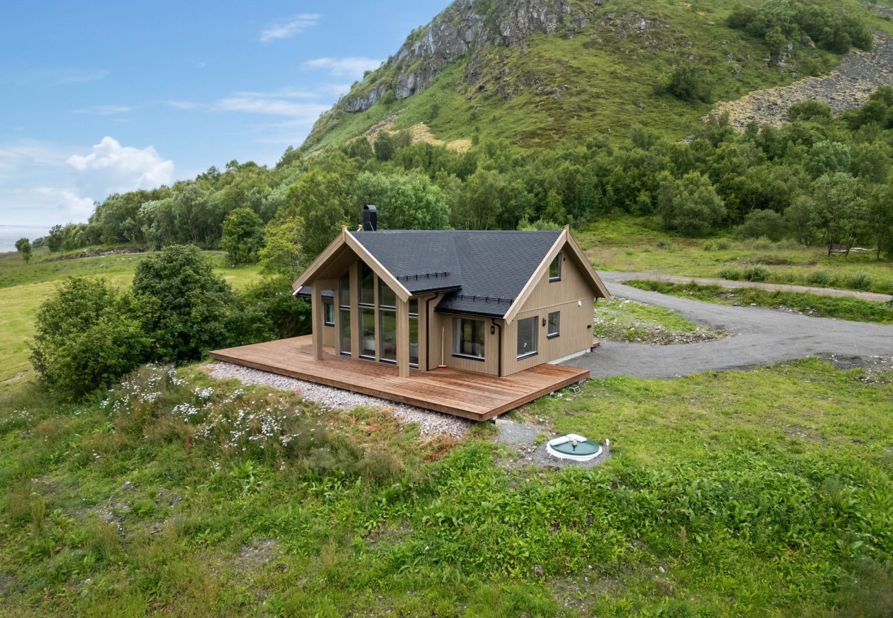 Cottage in Vågan - Private Modern Hoven Lodge