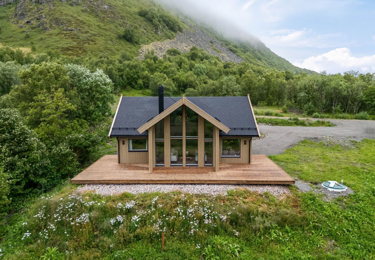 Cottage in Vågan - Private Modern Hoven Lodge