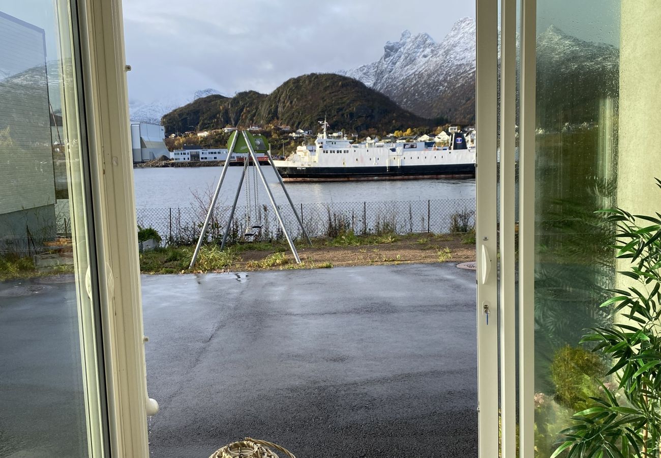 Apartment in Vågan - Modern apartment with mountain and sea view