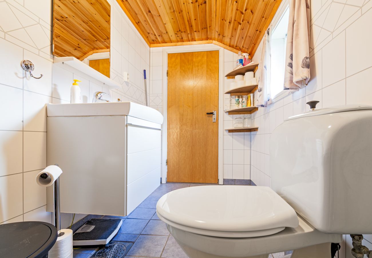 House in Vestvågøy - Heimly, cosy house in a fjord