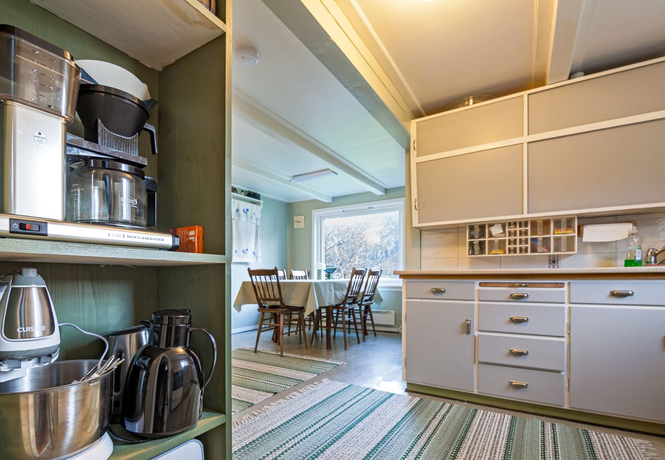 House in Vestvågøy - Heimly, cosy house in a fjord