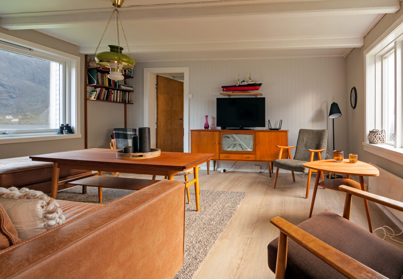 House in Vestvågøy - Heimly, cosy house in a fjord