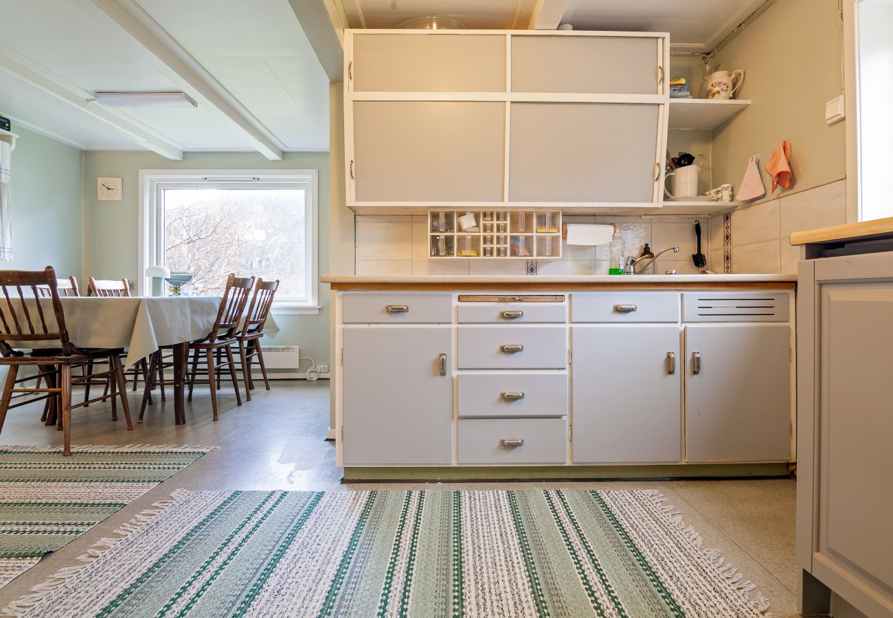 House in Vestvågøy - Heimly, cosy house in a fjord