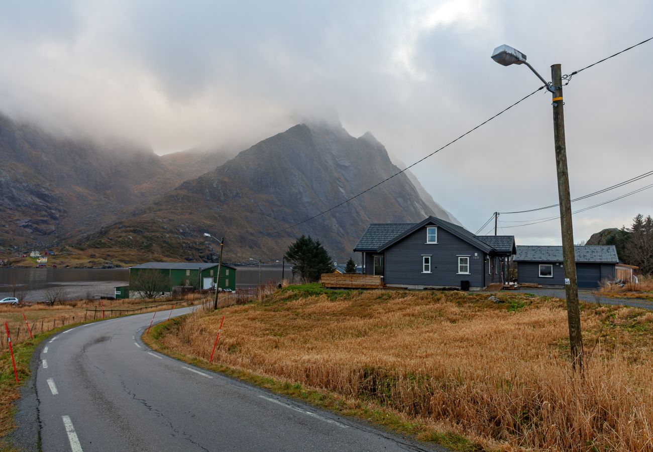 House in Vestvågøy - Heimly, cosy house in a fjord