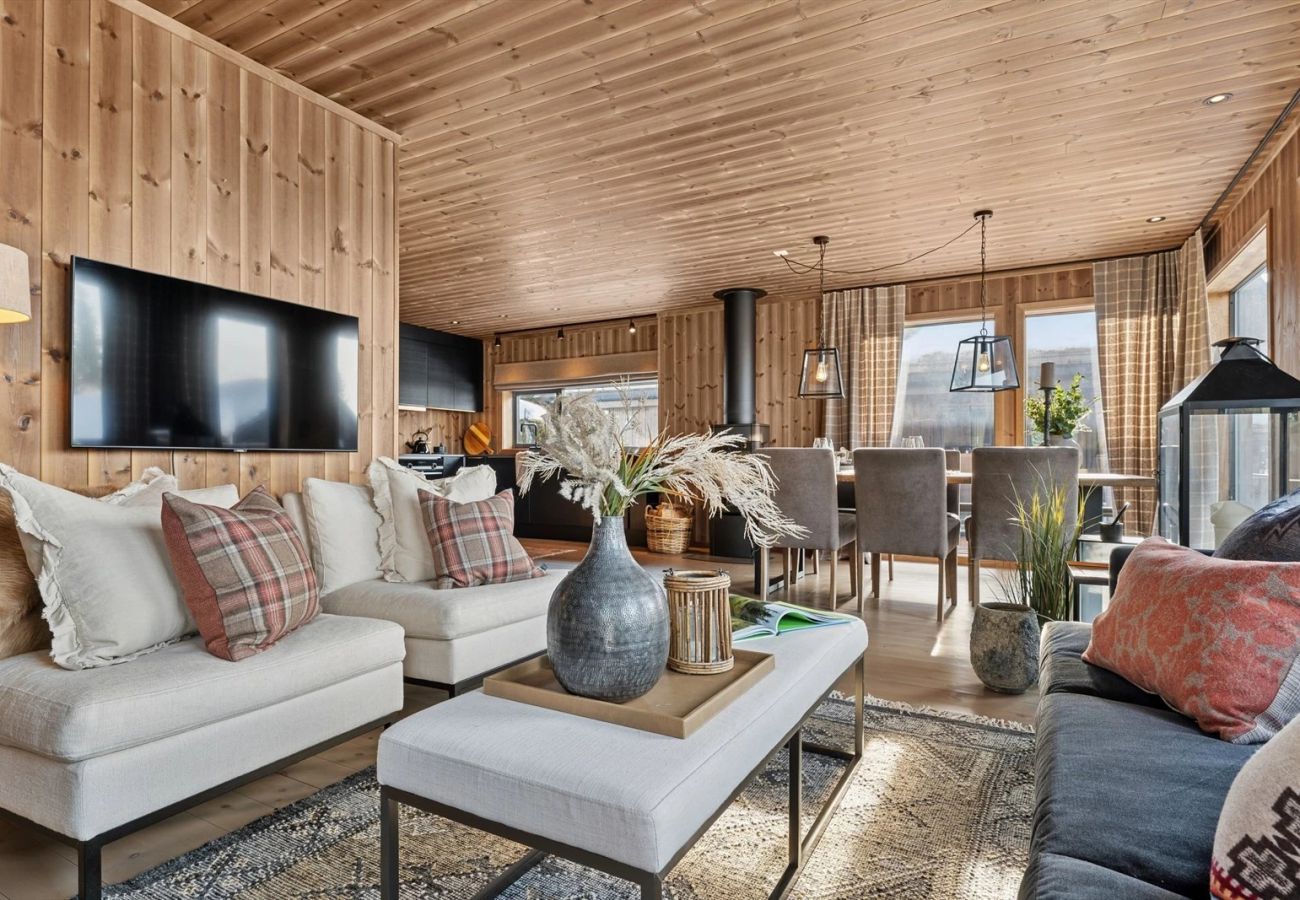 Cabin in Øyer - Large family cabin at Hafjell with ski in-ski out