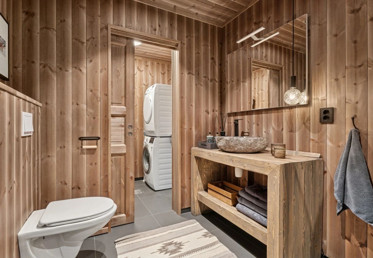 Cabin in Øyer - Large family cabin at Hafjell with ski in-ski out