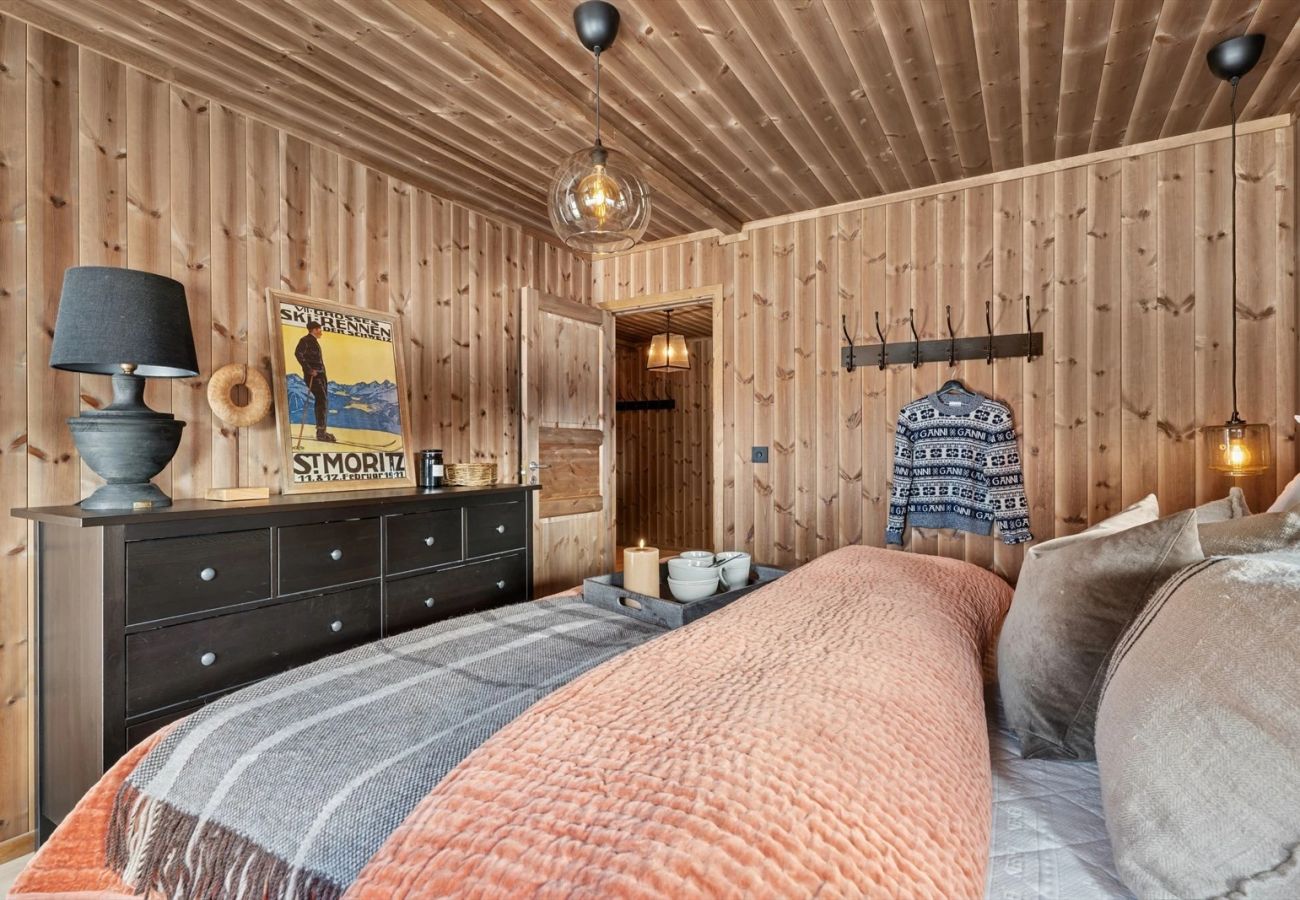 Cabin in Øyer - Large family cabin at Hafjell with ski in-ski out