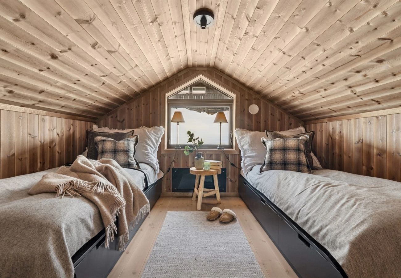 Cabin in Øyer - Large family cabin at Hafjell with ski in-ski out