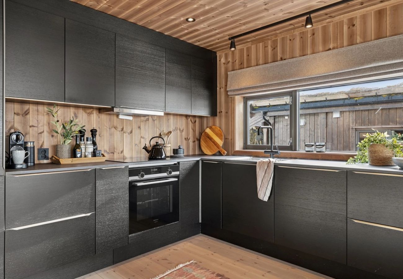 Cabin in Øyer - Large family cabin at Hafjell with ski in-ski out