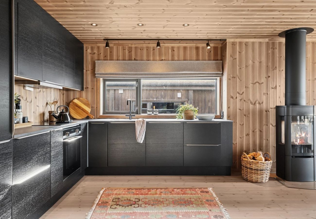 Cabin in Øyer - Large family cabin at Hafjell with ski in-ski out