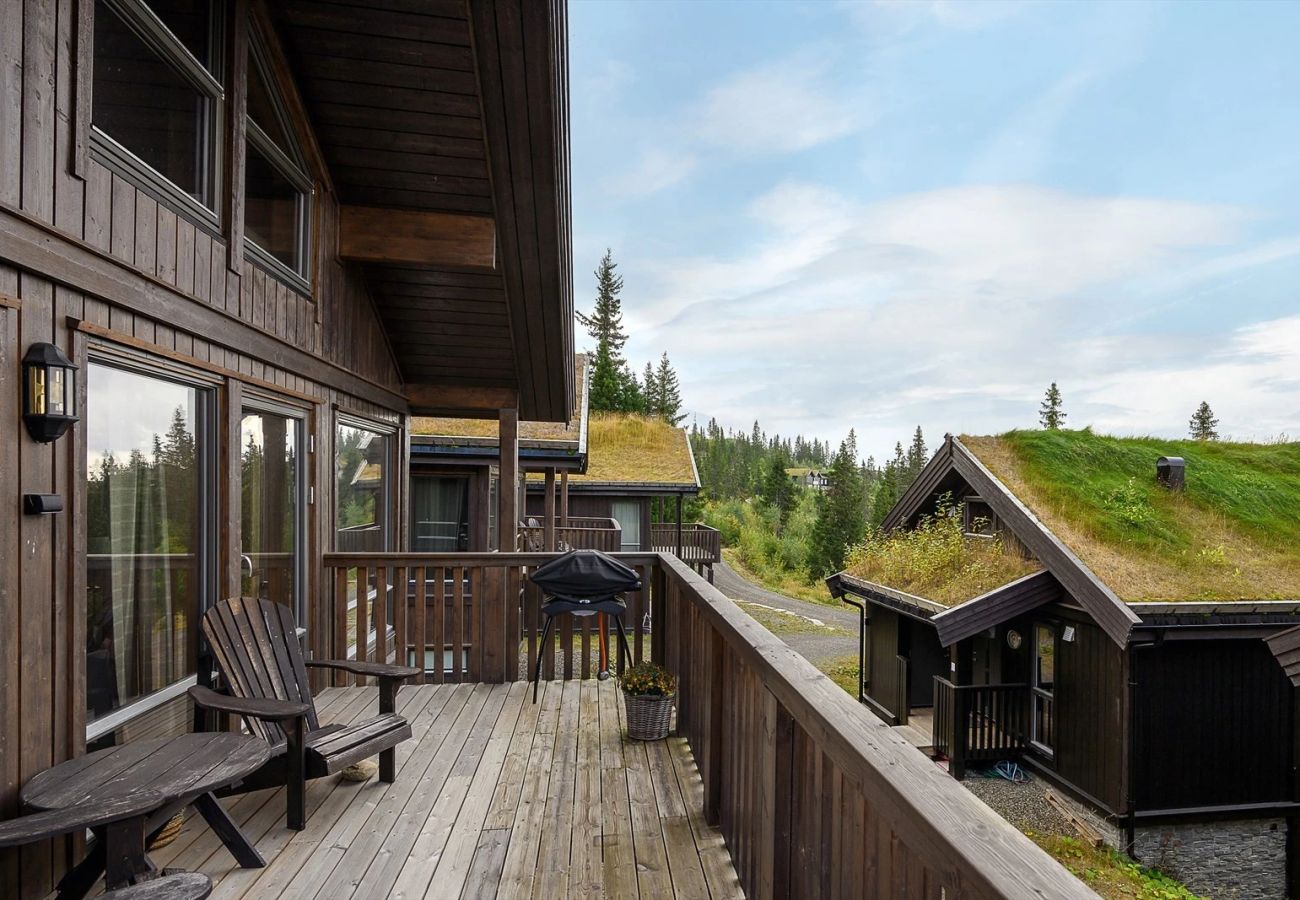 Cabin in Øyer - Large family cabin at Hafjell with ski in-ski out