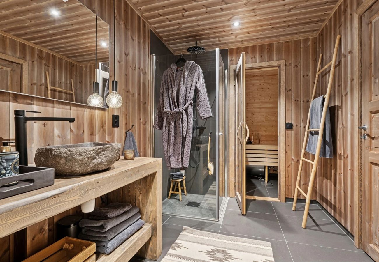 Cabin in Øyer - Large family cabin at Hafjell with ski in-ski out