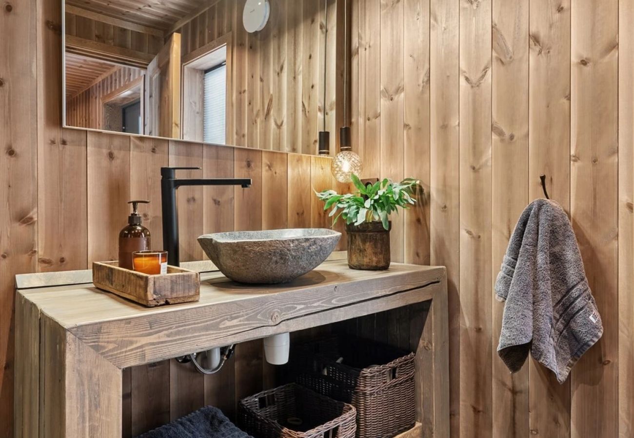 Cabin in Øyer - Large family cabin at Hafjell with ski in-ski out