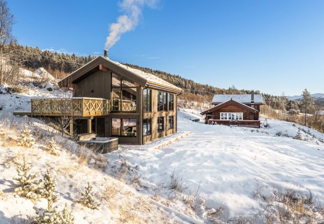 Cottage in Hol - New luxury cabin in Geilo with hot tub, mountain views & ski access