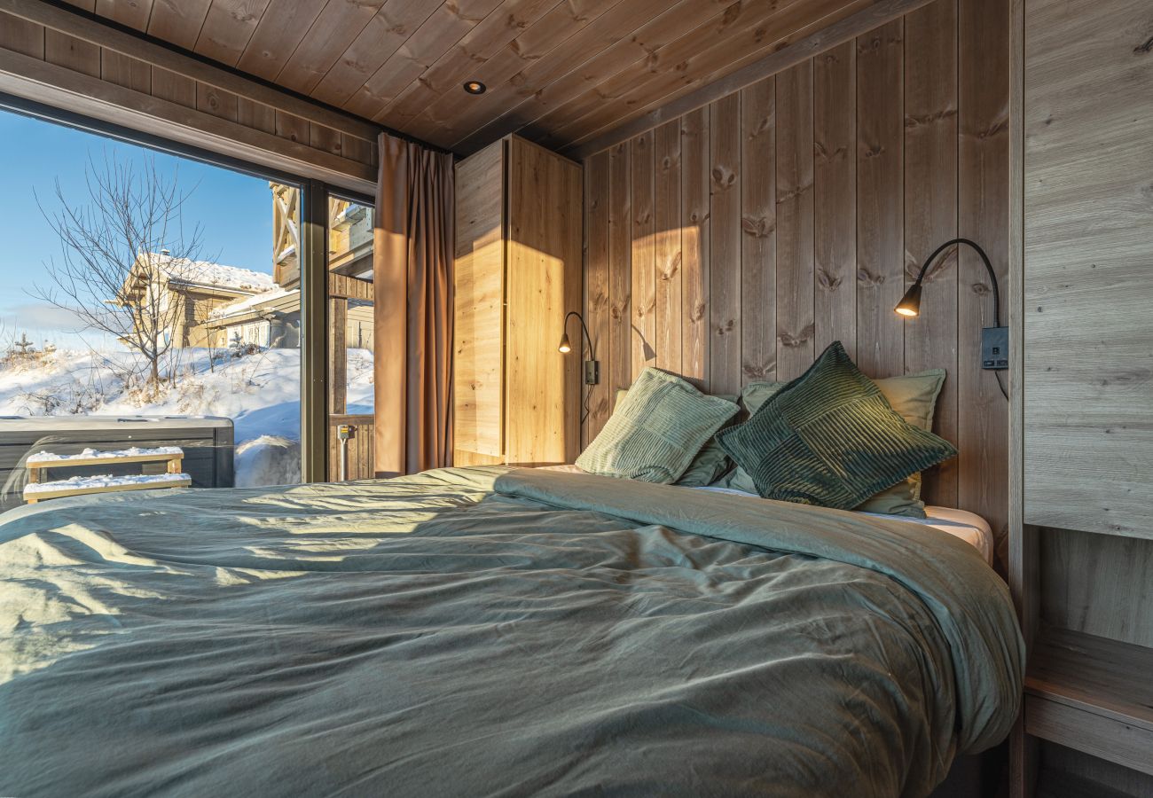 Cabin in Hol - New luxury cabin in Geilo with hot tub, mountain views & ski access
