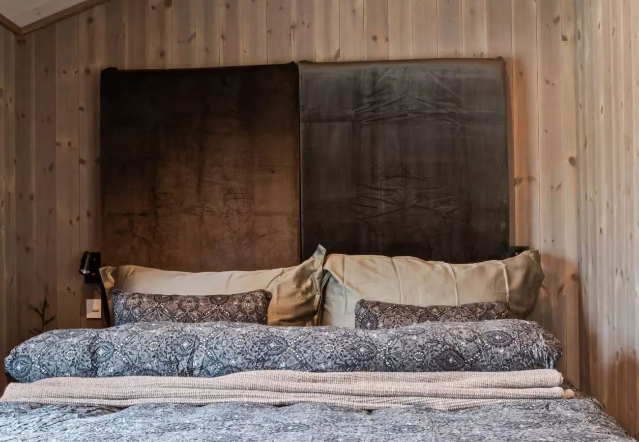 Cottage in Gol - Solglimt, mountain cabin in Golsfjellet with jacuzzi