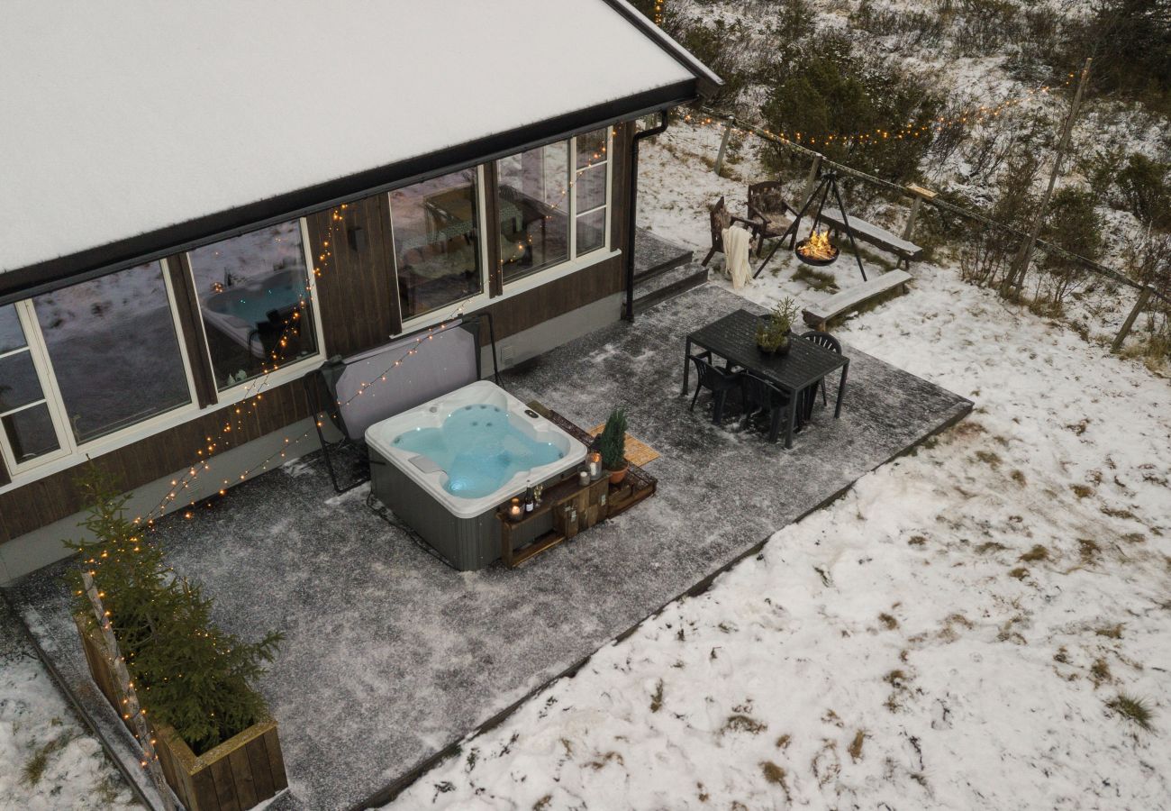 Cottage in Gol - Solglimt, mountain cabin in Golsfjellet with jacuzzi