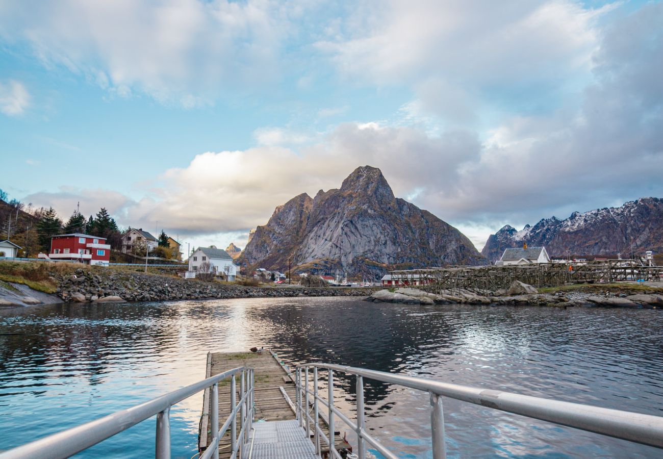 Cottage in Moskenes - Magnusbua, traditional rorbu in Reine, Lofoten