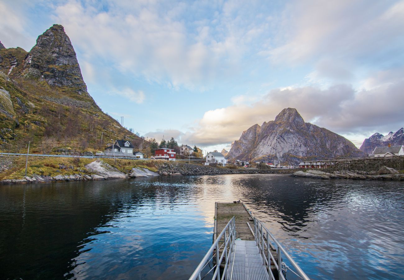 Cottage in Moskenes - Magnusbua, traditional rorbu in Reine, Lofoten