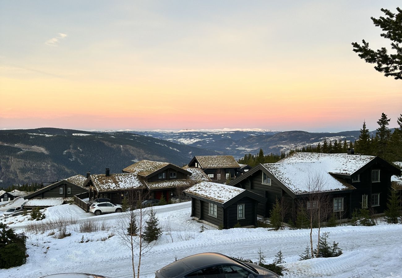 Cottage in Øyer - Family cabin in Hafjell, ski in-ski out