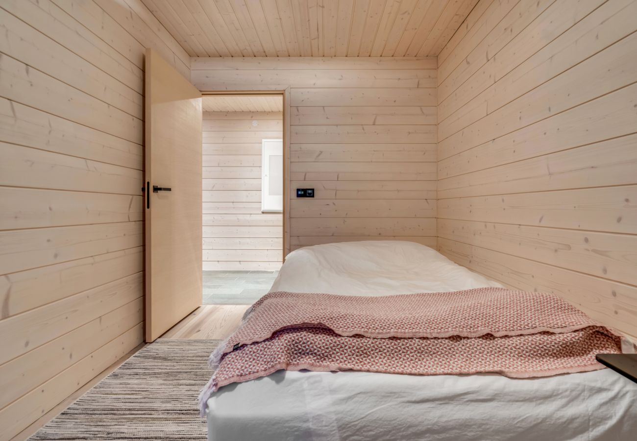 Apartment in Tromsø - Ecological wood house with a garden