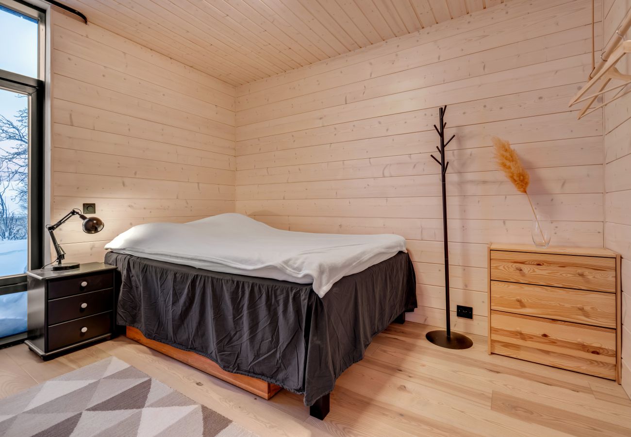 Apartment in Tromsø - Ecological wood house with a garden