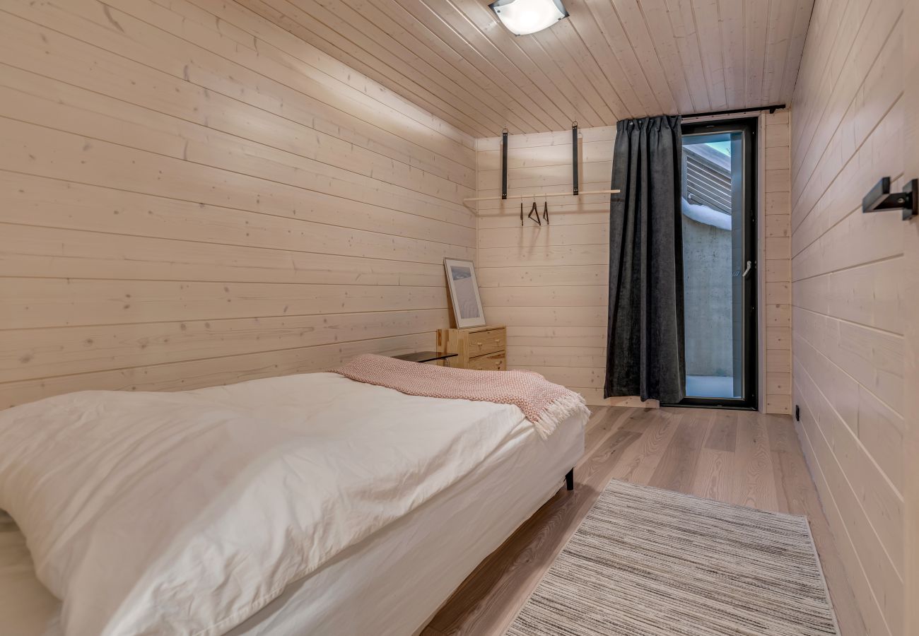 Apartment in Tromsø - Ecological wood house with a garden