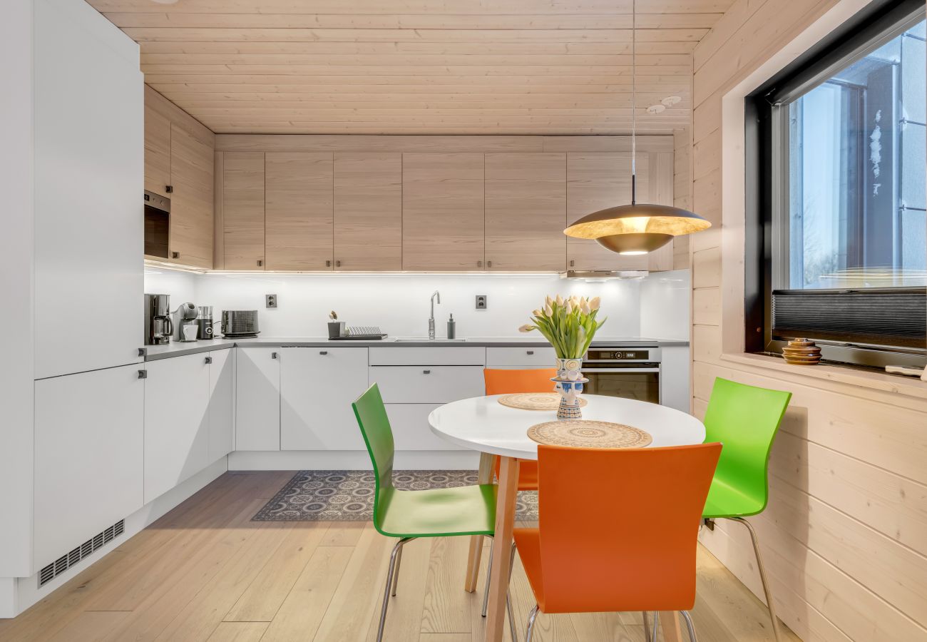 Apartment in Tromsø - Ecological wood house with a garden