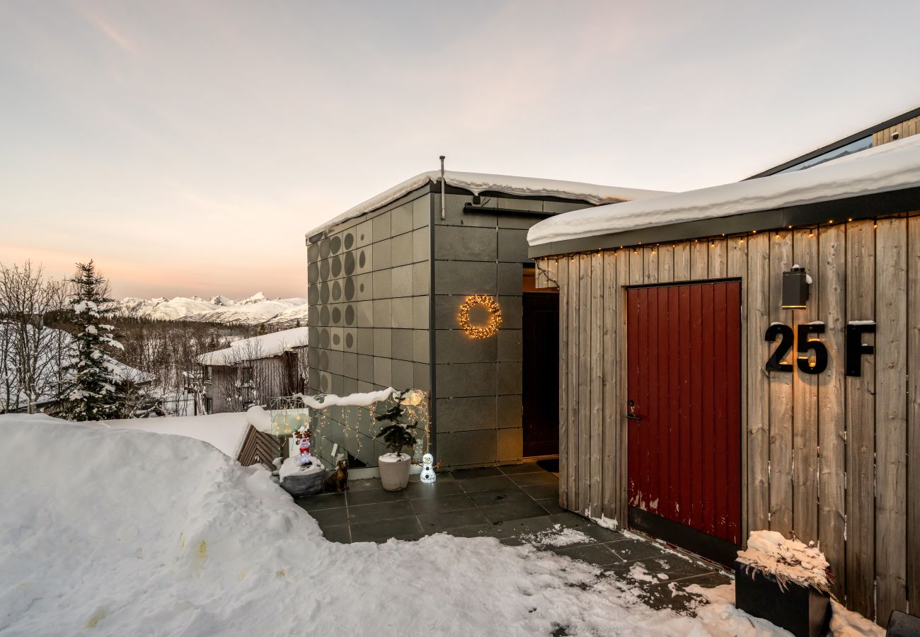 Apartment in Tromsø - Ecological wood house with a garden