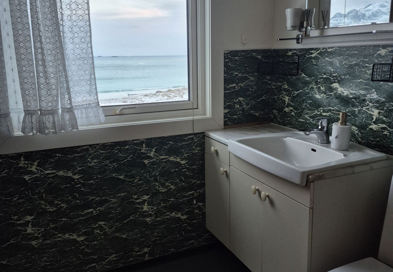 House in Flakstad - House by Ramberg Beach