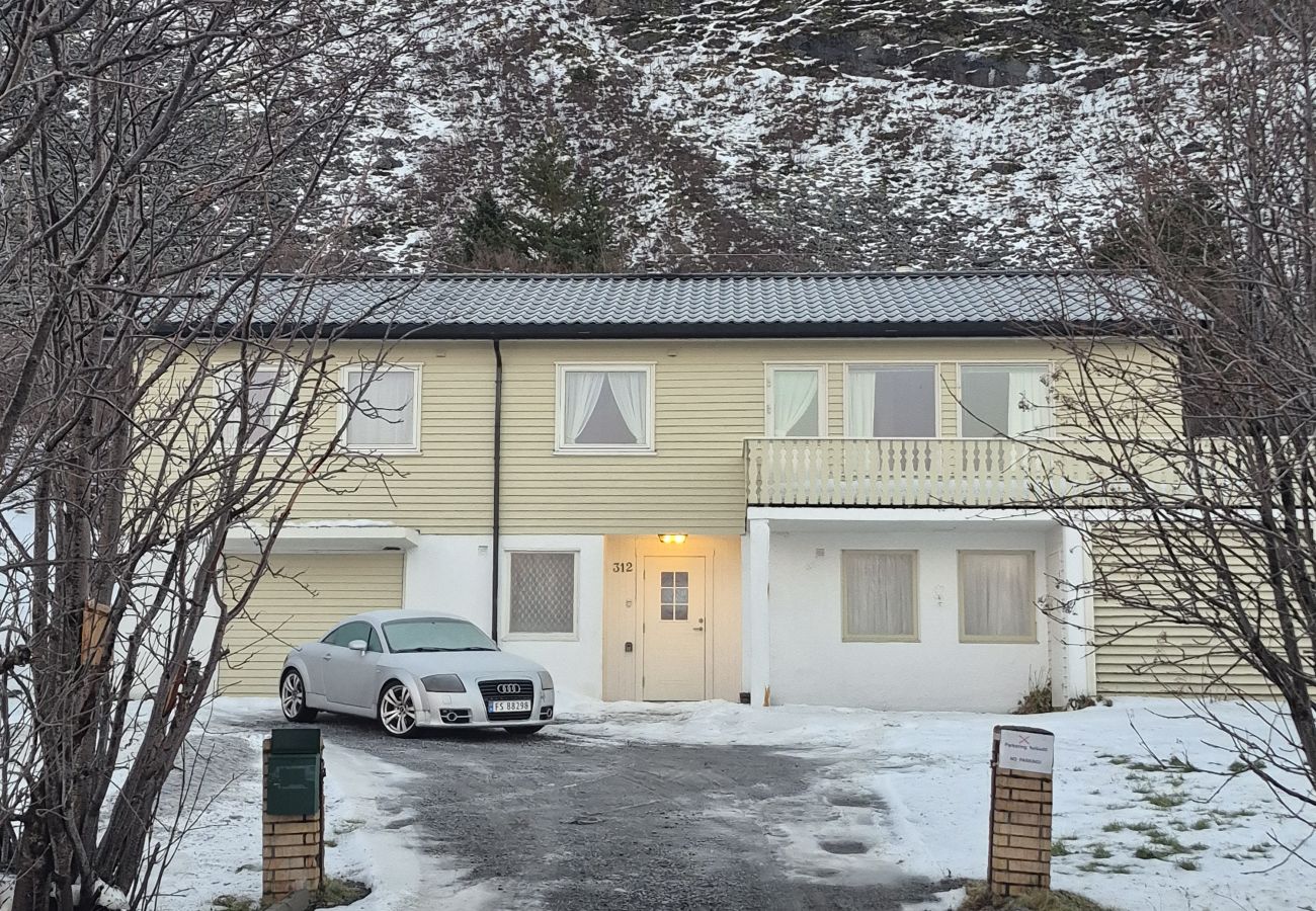 House in Flakstad - House by Ramberg Beach