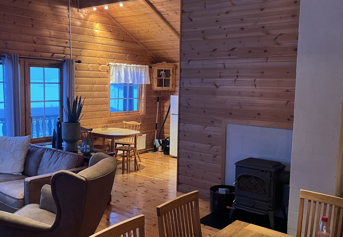 Cottage in Vestvågøy - Pollstua, cosy cabin with amazing views